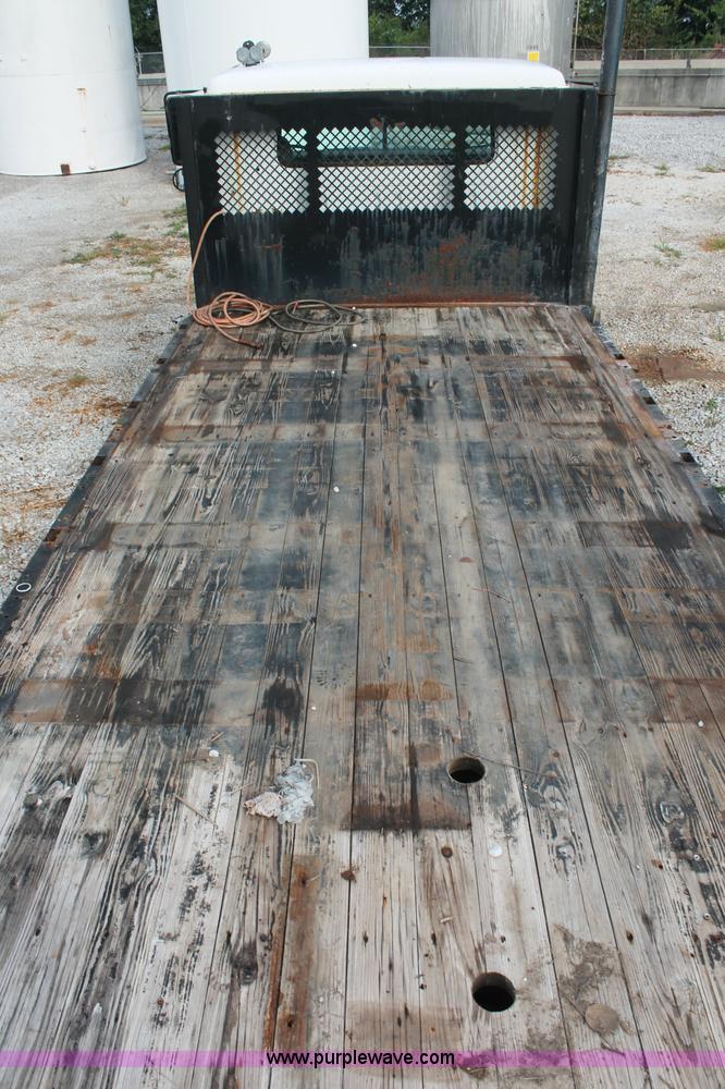 image for item C2653 1981 International F2275 flatbed truck