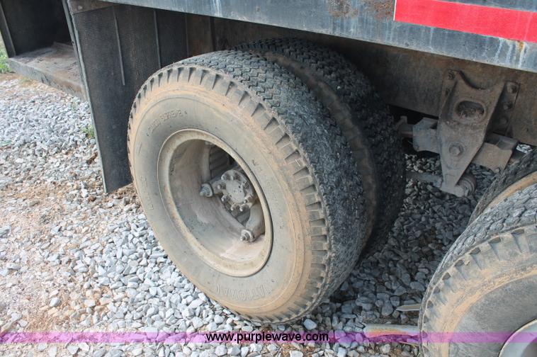 image for item C2653 1981 International F2275 flatbed truck