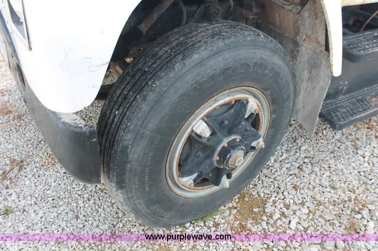 image for item C2653 1981 International F2275 flatbed truck