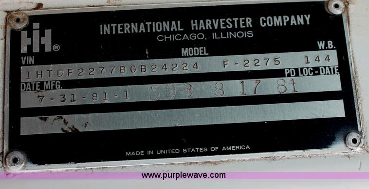 image for item C2653 1981 International F2275 flatbed truck