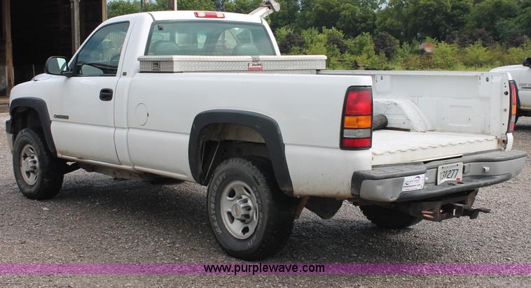 image for item C2655 2001 Chevrolet Silverado C2500 HD pickup truck