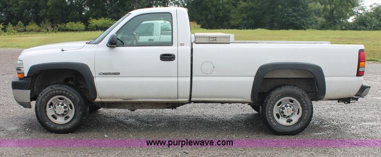 image for item C2655 2001 Chevrolet Silverado C2500 HD pickup truck