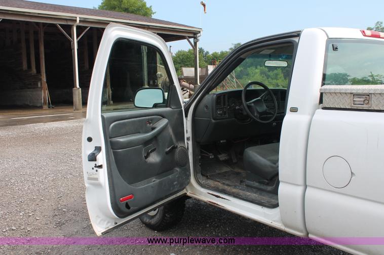 image for item C2655 2001 Chevrolet Silverado C2500 HD pickup truck