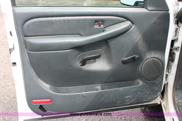 image for item C2655 2001 Chevrolet Silverado C2500 HD pickup truck