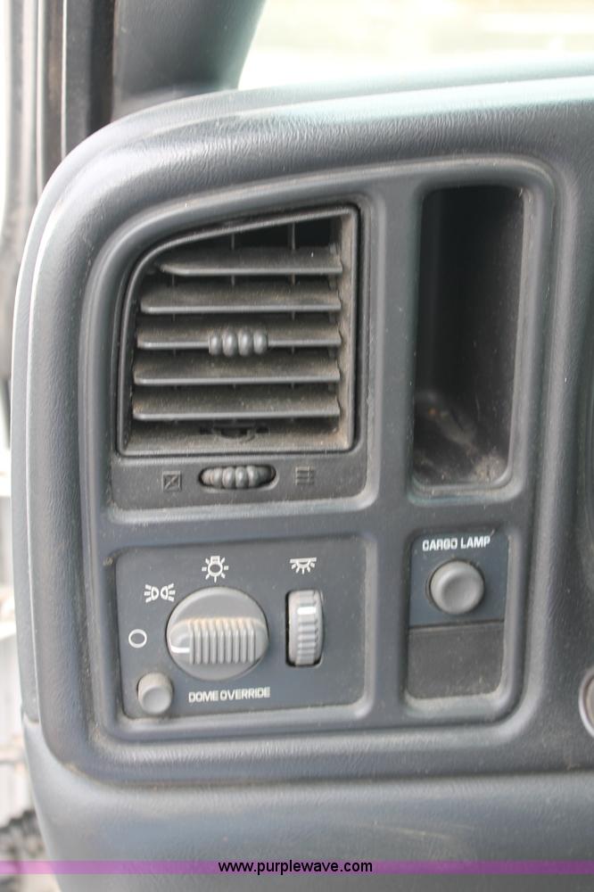 image for item C2655 2001 Chevrolet Silverado C2500 HD pickup truck