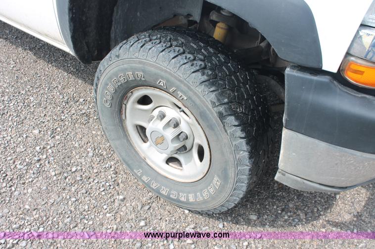 image for item C2655 2001 Chevrolet Silverado C2500 HD pickup truck
