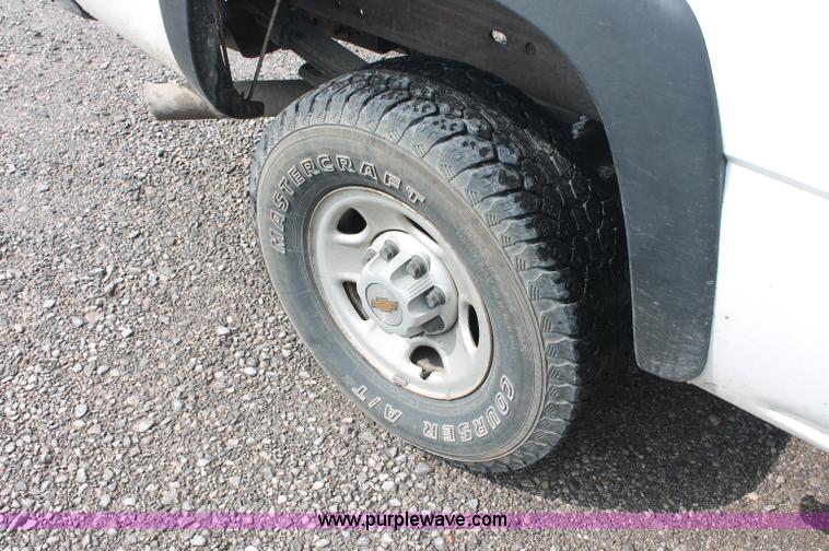 image for item C2655 2001 Chevrolet Silverado C2500 HD pickup truck
