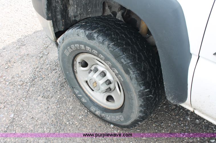 image for item C2655 2001 Chevrolet Silverado C2500 HD pickup truck