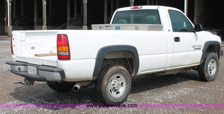 image for item C2656 2001 Chevrolet Silverado C2500 HD pickup truck