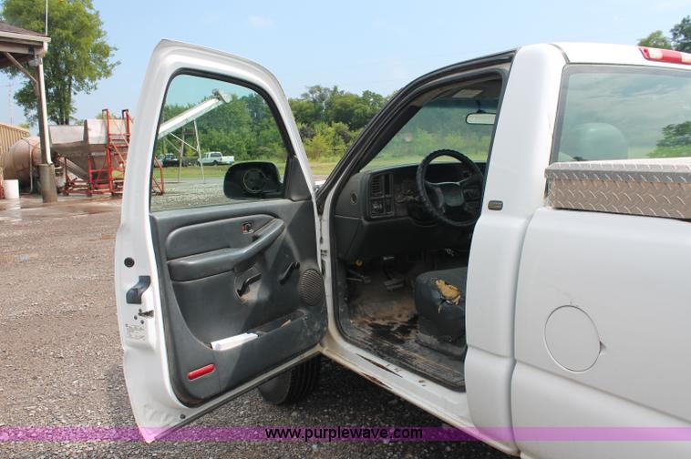 image for item C2656 2001 Chevrolet Silverado C2500 HD pickup truck