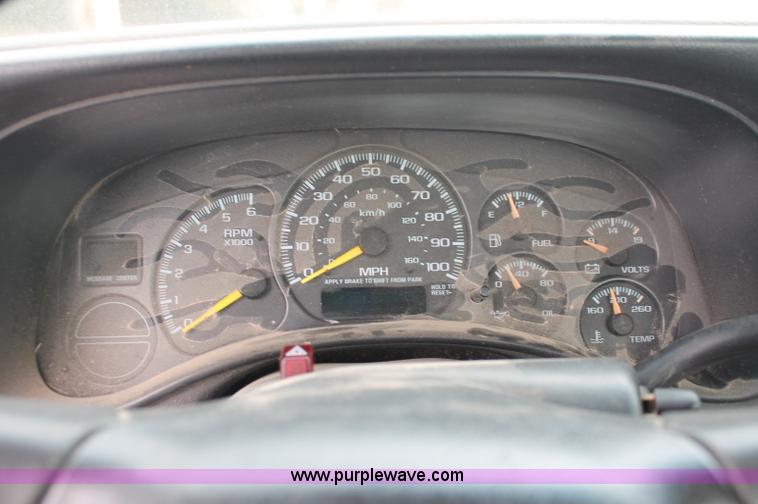 image for item C2656 2001 Chevrolet Silverado C2500 HD pickup truck