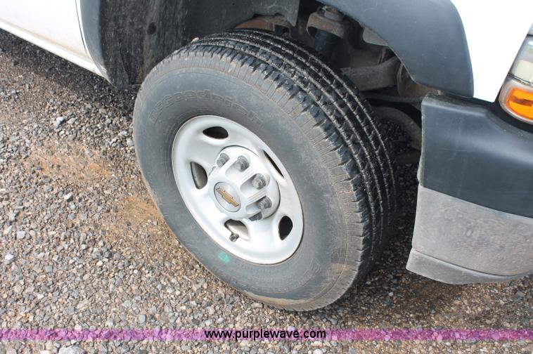 image for item C2656 2001 Chevrolet Silverado C2500 HD pickup truck