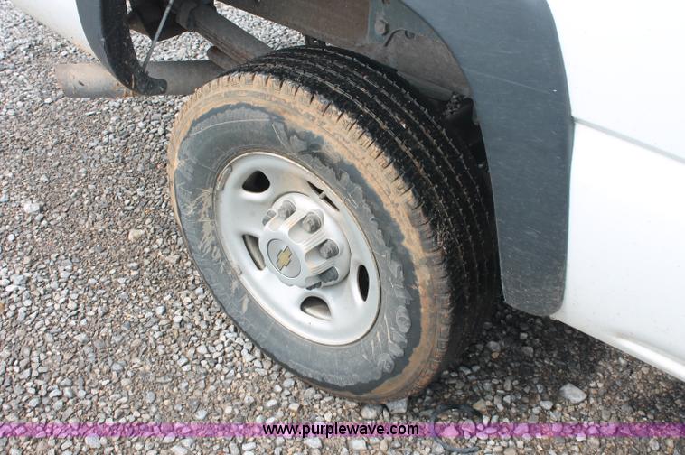 image for item C2656 2001 Chevrolet Silverado C2500 HD pickup truck
