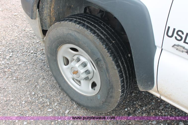 image for item C2656 2001 Chevrolet Silverado C2500 HD pickup truck