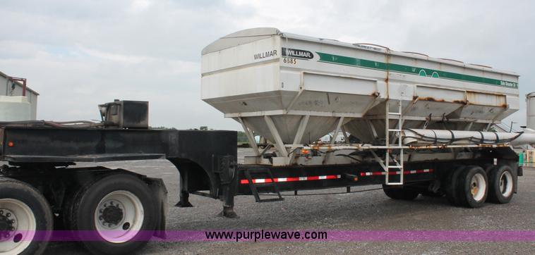 image for item C2657 2004 Willmar Side Shooter 24 fertilizer tender trailer