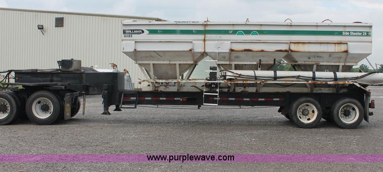 image for item C2657 2004 Willmar Side Shooter 24 fertilizer tender trailer