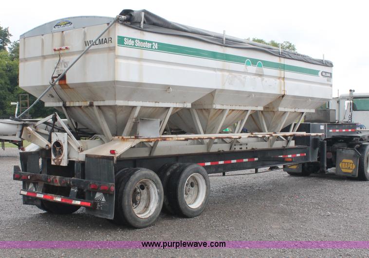 image for item C2657 2004 Willmar Side Shooter 24 fertilizer tender trailer