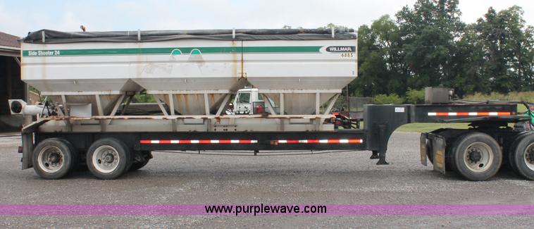 image for item C2657 2004 Willmar Side Shooter 24 fertilizer tender trailer
