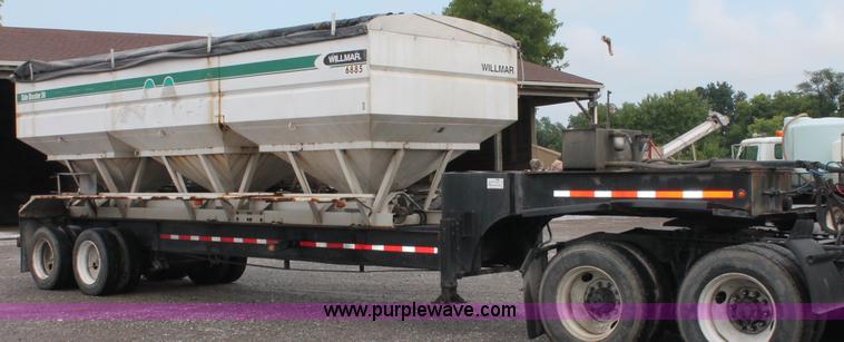 image for item C2657 2004 Willmar Side Shooter 24 fertilizer tender trailer