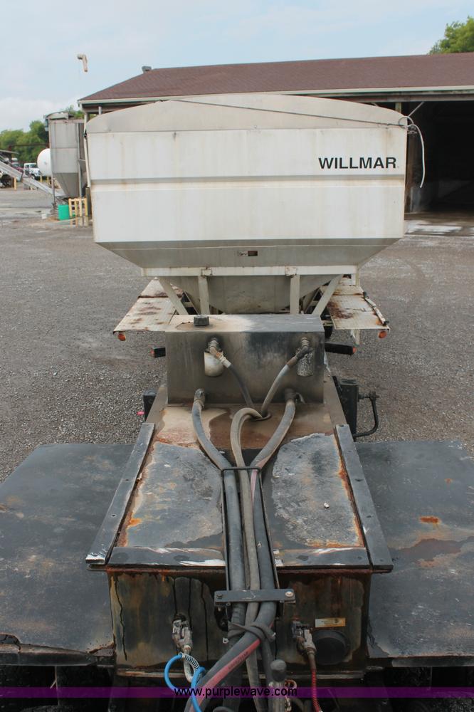 image for item C2657 2004 Willmar Side Shooter 24 fertilizer tender trailer