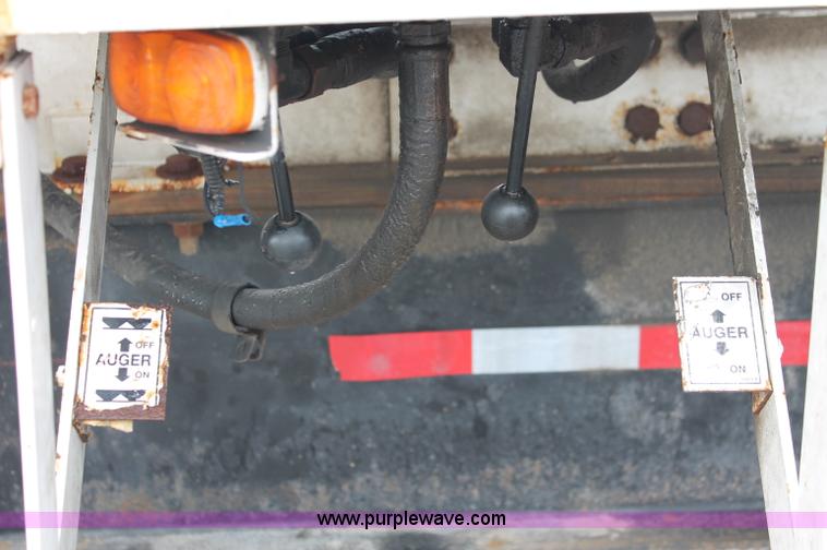 image for item C2657 2004 Willmar Side Shooter 24 fertilizer tender trailer