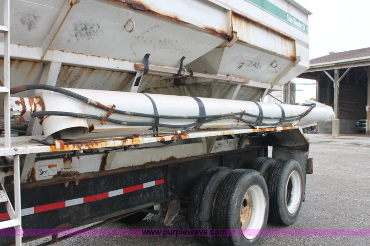 image for item C2657 2004 Willmar Side Shooter 24 fertilizer tender trailer