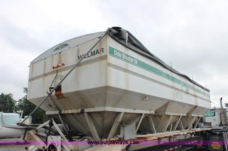 image for item C2657 2004 Willmar Side Shooter 24 fertilizer tender trailer