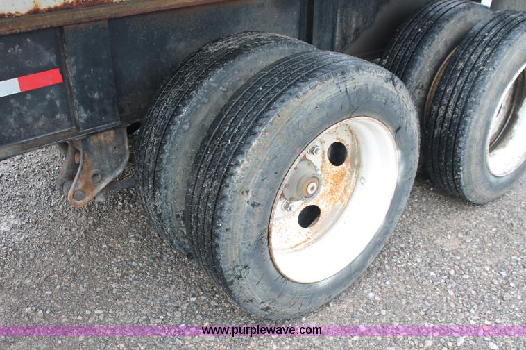 image for item C2657 2004 Willmar Side Shooter 24 fertilizer tender trailer