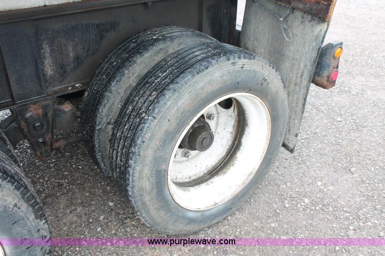 image for item C2657 2004 Willmar Side Shooter 24 fertilizer tender trailer