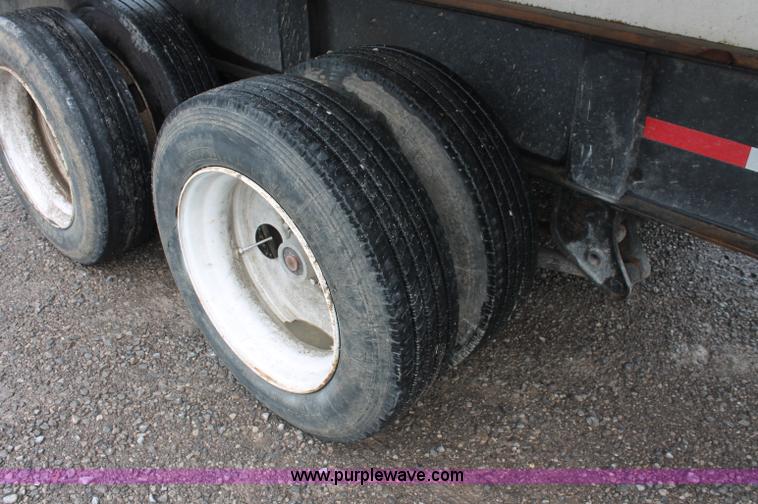 image for item C2657 2004 Willmar Side Shooter 24 fertilizer tender trailer