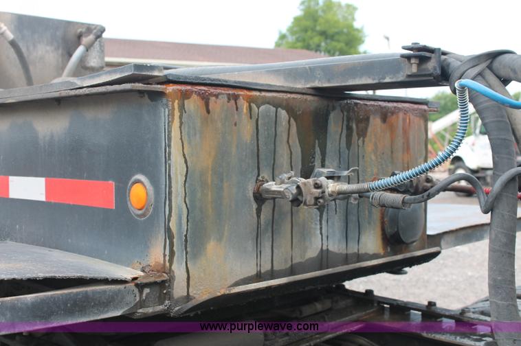 image for item C2657 2004 Willmar Side Shooter 24 fertilizer tender trailer