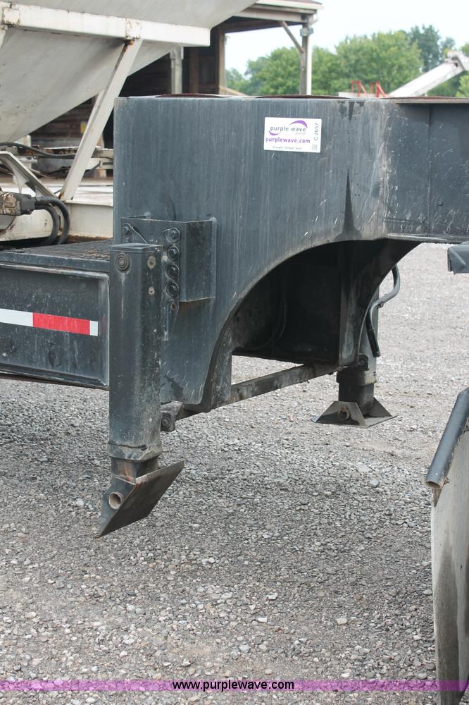image for item C2657 2004 Willmar Side Shooter 24 fertilizer tender trailer
