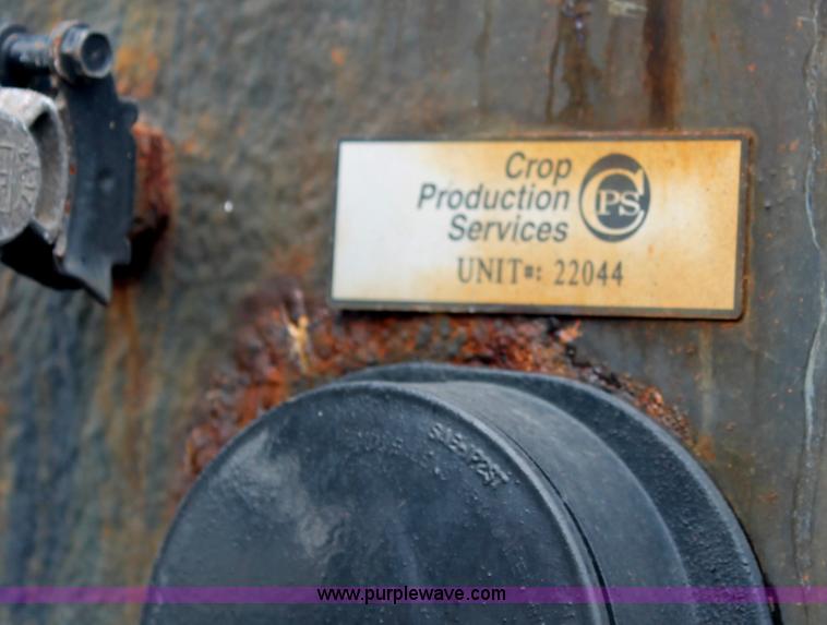 image for item C2657 2004 Willmar Side Shooter 24 fertilizer tender trailer