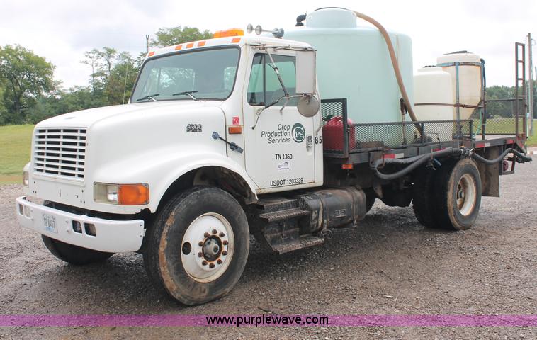 image for item C2658 1994 International 4900 flatbed truck