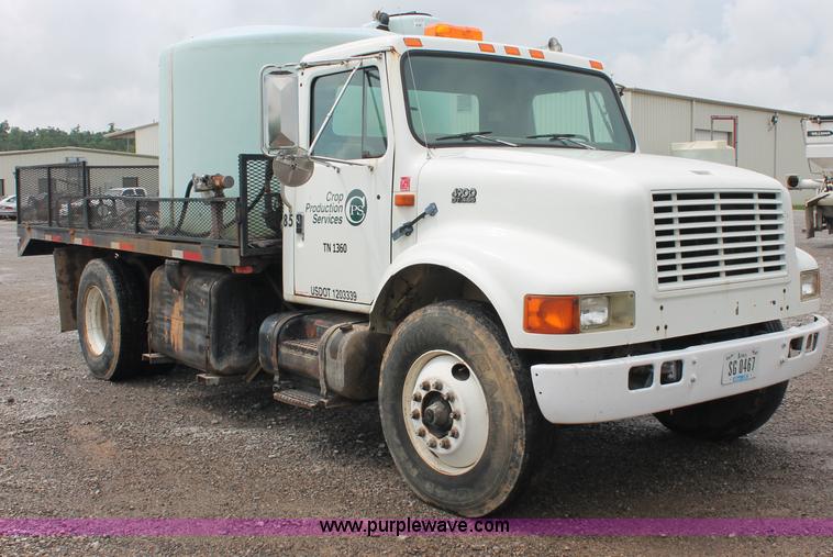 image for item C2658 1994 International 4900 flatbed truck