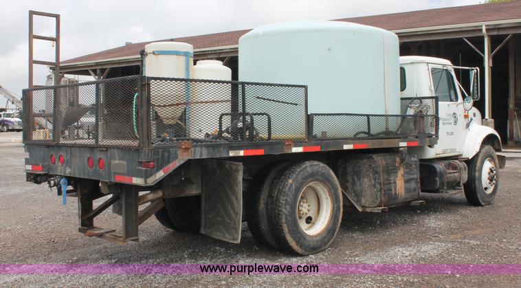 image for item C2658 1994 International 4900 flatbed truck