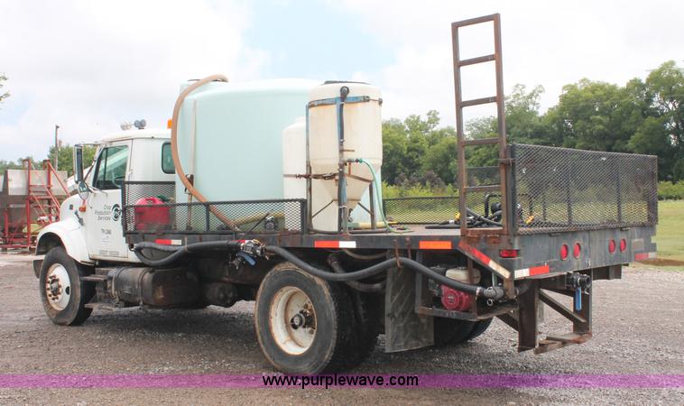 image for item C2658 1994 International 4900 flatbed truck