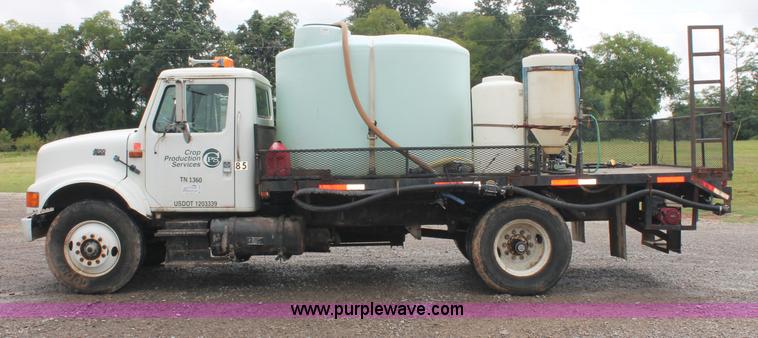 image for item C2658 1994 International 4900 flatbed truck
