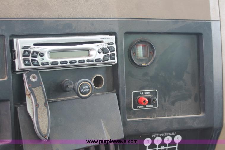 image for item C2658 1994 International 4900 flatbed truck