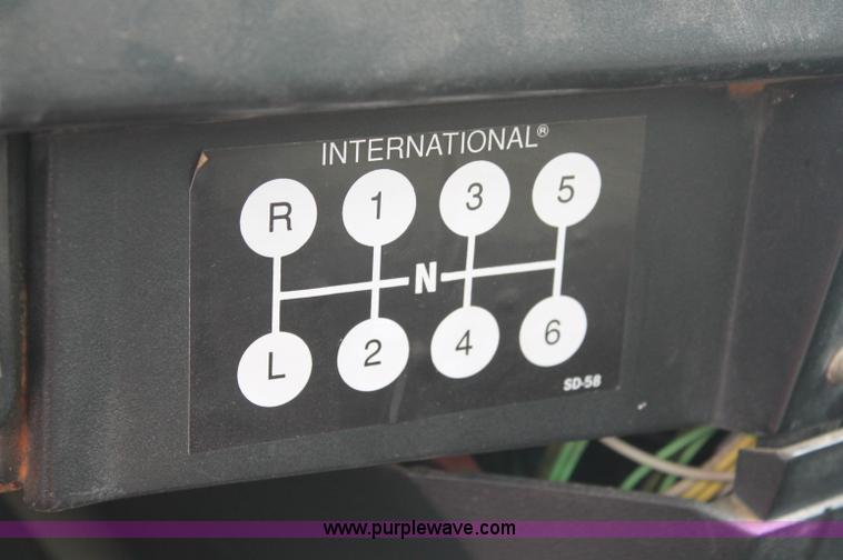 image for item C2658 1994 International 4900 flatbed truck
