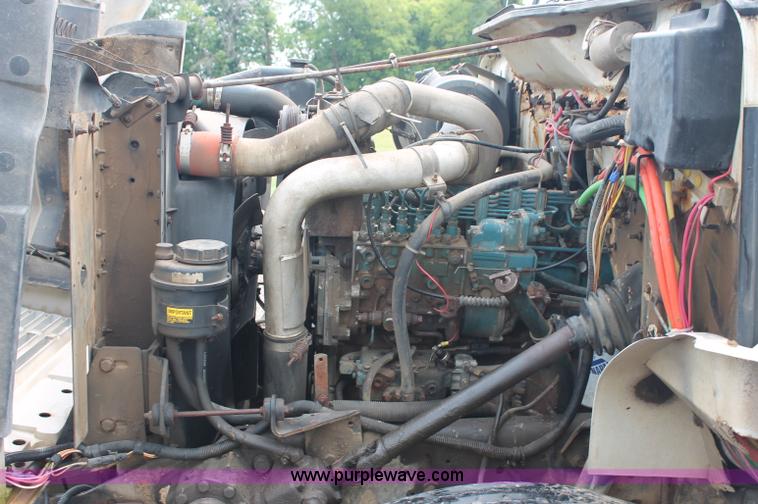 image for item C2658 1994 International 4900 flatbed truck