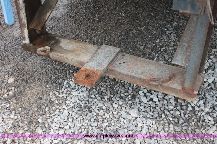 image for item C2658 1994 International 4900 flatbed truck