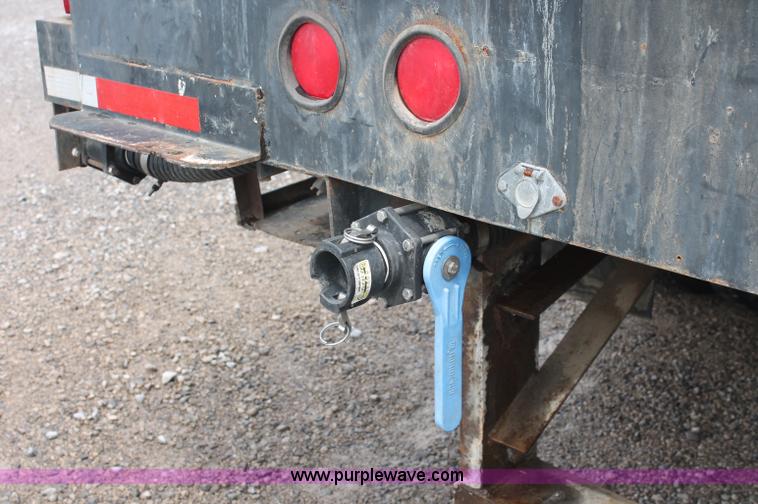 image for item C2658 1994 International 4900 flatbed truck