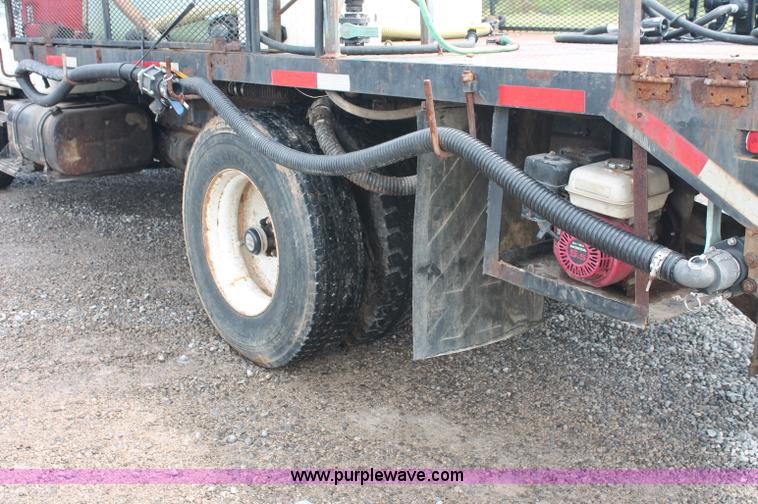 image for item C2658 1994 International 4900 flatbed truck