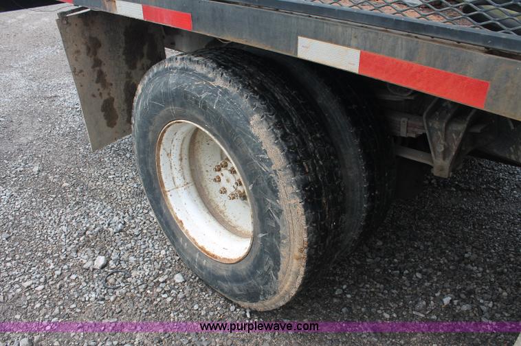 image for item C2658 1994 International 4900 flatbed truck