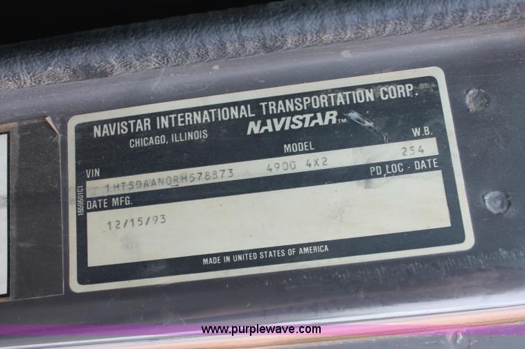 image for item C2658 1994 International 4900 flatbed truck