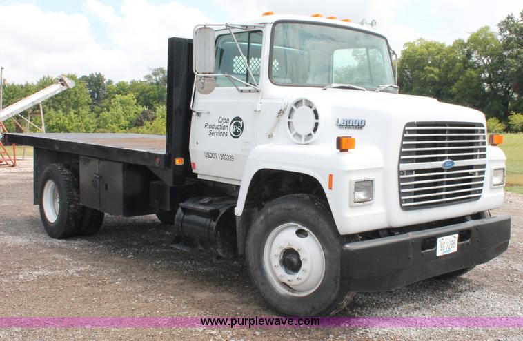 image for item C2660 1989 Ford LN8000F flatbed truck