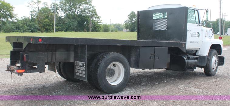 image for item C2660 1989 Ford LN8000F flatbed truck