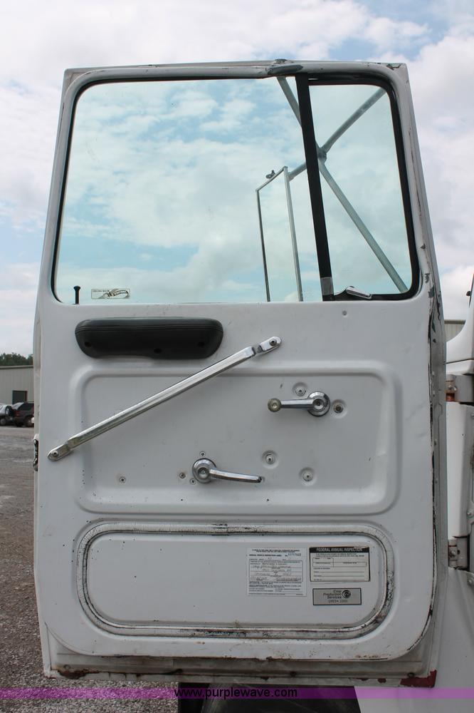 image for item C2660 1989 Ford LN8000F flatbed truck