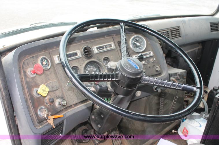 image for item C2660 1989 Ford LN8000F flatbed truck
